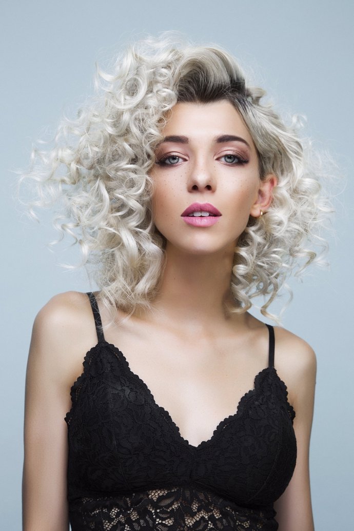 Un cabello rizado tiene que tener una dosis extra de hidratación