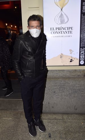 Antonio Banderas  asistió al teatro a ver la obra 