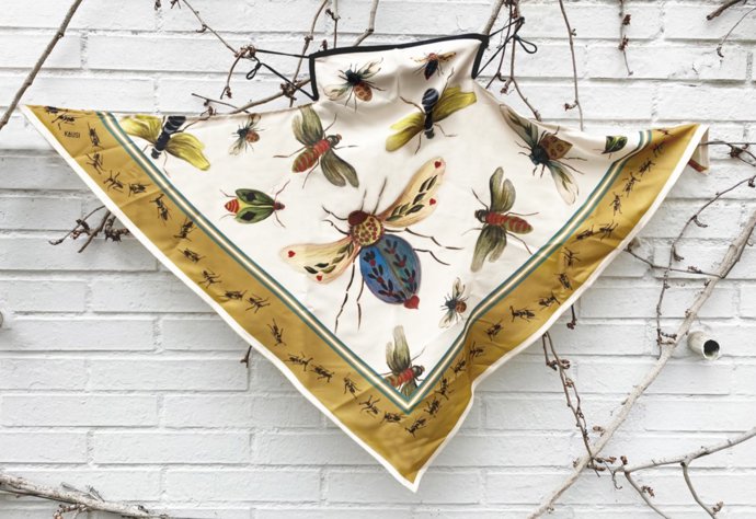 Esta es la mascarilla-pañuelo que ha lucido Sara Carbonero