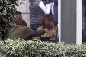 María, muy relajada en compañía de su familia