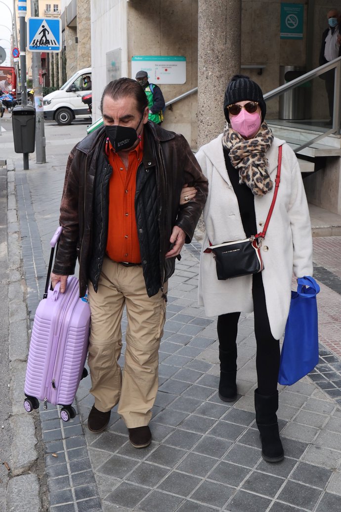 Lydia Lozano con su marido, Charly