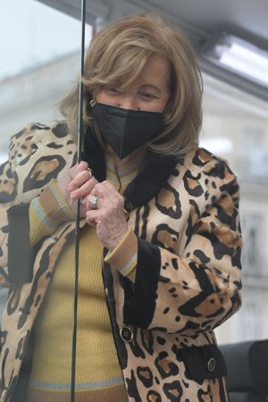 María Teresa Campos se planta en la Puerta de Sol con Isabel Díaz Ayuso y su 'Campos Móvil'