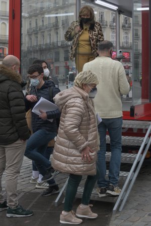 María Teresa Campos se planta en la Puerta de Sol con Isabel Díaz Ayuso y su 'Campos Móvil'