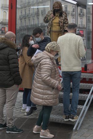 María Teresa Campos se planta en la Puerta de Sol con Isabel Díaz Ayuso y su 'Campos Móvil'