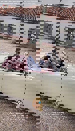 ¿Qué hace María Pombo con un coche clásico?