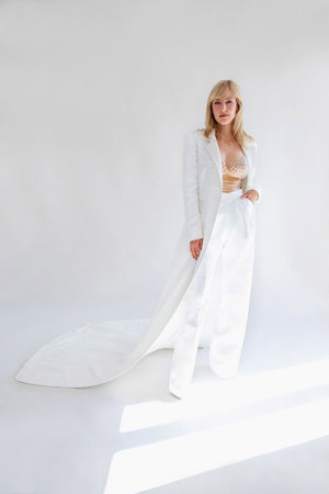 Natalia de Molina luce un espectacular look en los Premios Goya