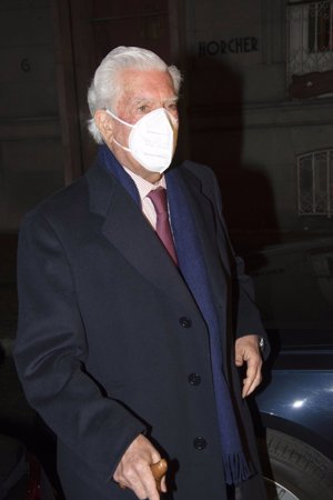 Mario Vargas Llosa, muy elegante