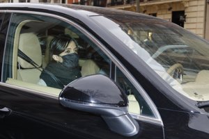 Sara se fue del restaurante con Isabel Jiménez en coche