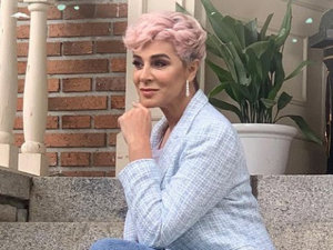 Ana María Aldón, con el pelo rosa hace tres semanas