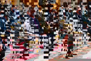 La Reina ha recuperado su falda mantón de manila de Duyos