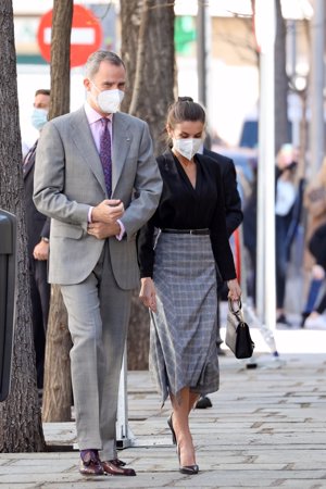 La Reina ha vuelto a su look working