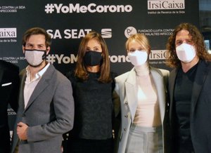 Marc Clotet posó entre otros con Vanessa Lorenzo y Carles Puyol