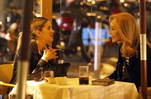 Carmen Lomana y Mar Torres , muy sonrientes durante su merienda