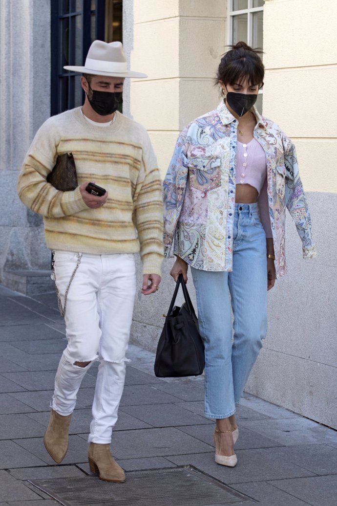 Hiba Abouk y Pelayo Díaz