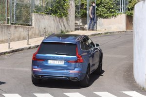 La Infanta Elena entrando en su casa