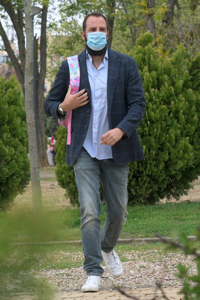 Borja, con un look arreglado pero sport que evidencia su pérdida de peso