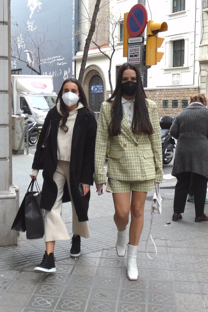 Carolina Monje, con su socia y amiga