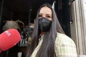 Carolina está centrada en el diseño de moda