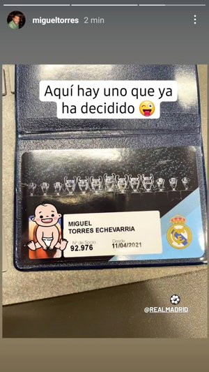 Paula Echevarría y Miguel Torres hacen a su pequeño socio del Real Madrid