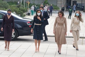 La Reina, con Reyes Maroto e Irene Montero