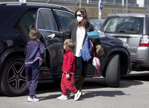 Sara Carbonero recogió a Lucas y a Martín en el colegio