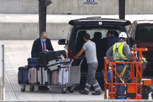 Isabel Pantoja ha llegado a Madrid cargada de maletas
