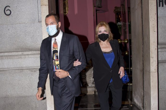 La Baronesa y Borja abandonaron el restaurante cogidos del brazo