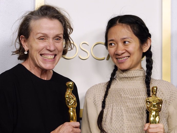 Frances McDormand con Chloé Zhao