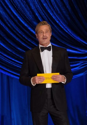 El actor entregó premio y se convirtió en el más aplaudido de la noche