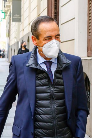 José Bono comió con amigos en un céntrico restaurante