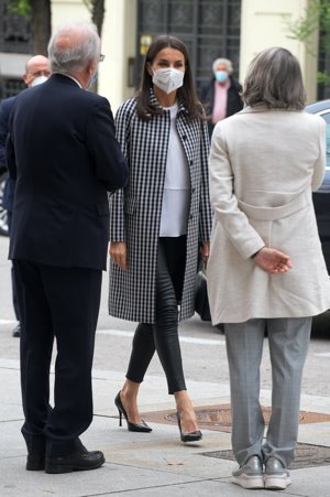 Doña Letizia se ha mostrado cercana y sonriente a su llegada a la reunión