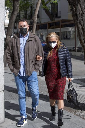 La de San Blas lució un vestido mini en color rojo de animal print