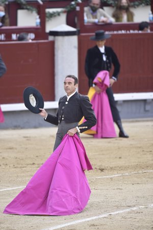Enrique Ponce, durante su faena en Las Ventas