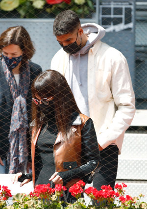 Hiba Abouk y Achraf Hakimi, a su llegada a la Caja Mágica