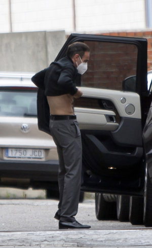 Posteriormente , el novio de Ana Soria se puso un polo, una prenda más juvenil