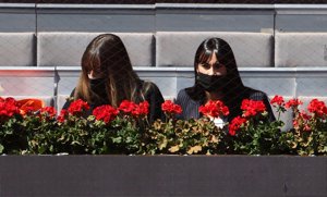 Aitana Ocaña, en la Caja Mágica con una amiga