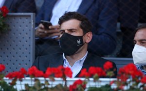 Iker, en plena forma tras el susto que le llevó al hospital hace una semana