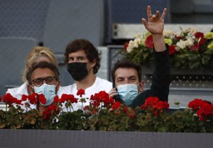 Arturo Valls, con amigos