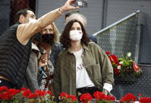 Isabel Díaz Ayuso se convirtió en la gran protagonista de la tarde en la Caja Mágica