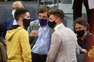 Martínez Almeida, muy cómplice con David Broncano y Marcos Llorente