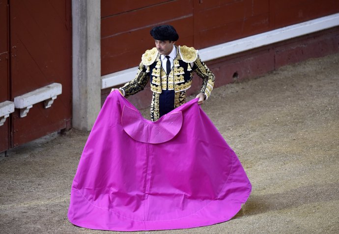 Enrique Ponce, al margen de la polémica