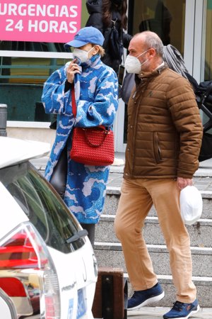 Mila intentó pasar desapercibida con una gorra en su nueva revisión médica