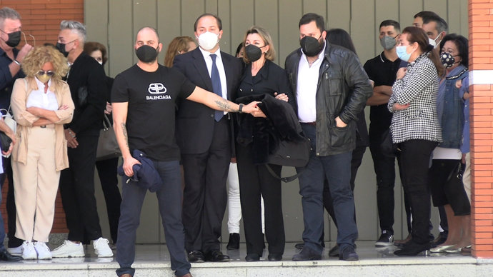 La familia Tejado, abatida en el último adiós a Juan Carlos