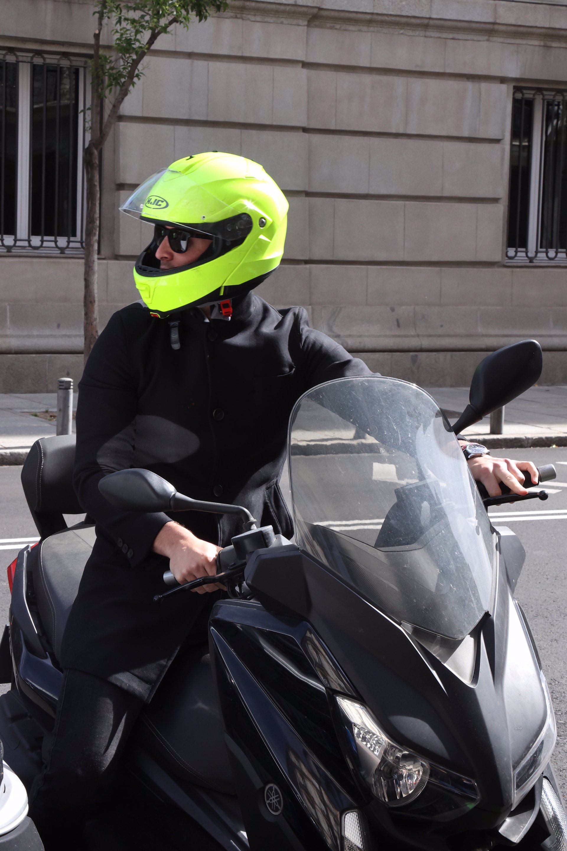 Íñigo Onieva, con su moto