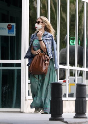 Genoveva Casanova ha acudido al hospital para visitar a Cayetano