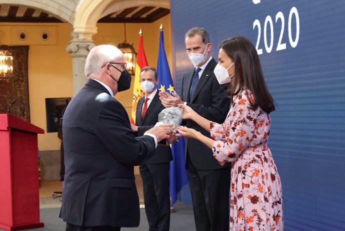 Doña Letizia ha lucido por cuarta vez su vestido de Hugo Boss de flores