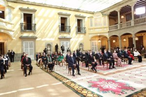 La Reina ha enamorado con su vestido primaveral de Hugo Boss