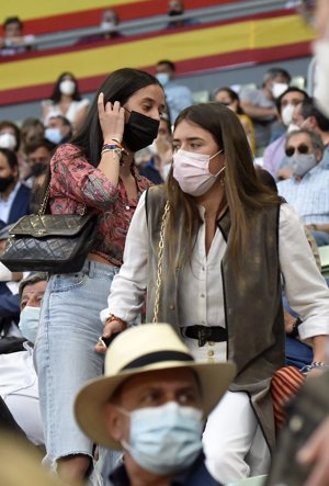 Victoria, con su inseparable bolso negro de Chanel