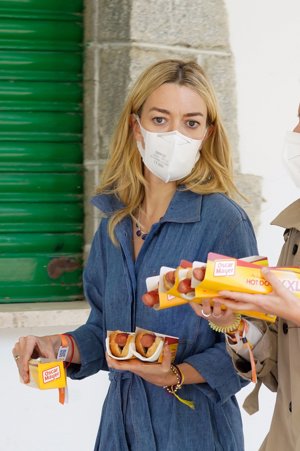 Marta hizo gala de su sencillez comprando 'hot dogs' en la hípica