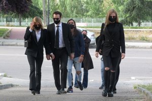 Las hijas de Carla Duval han llegado al entierro de su abuela con su primo Christian